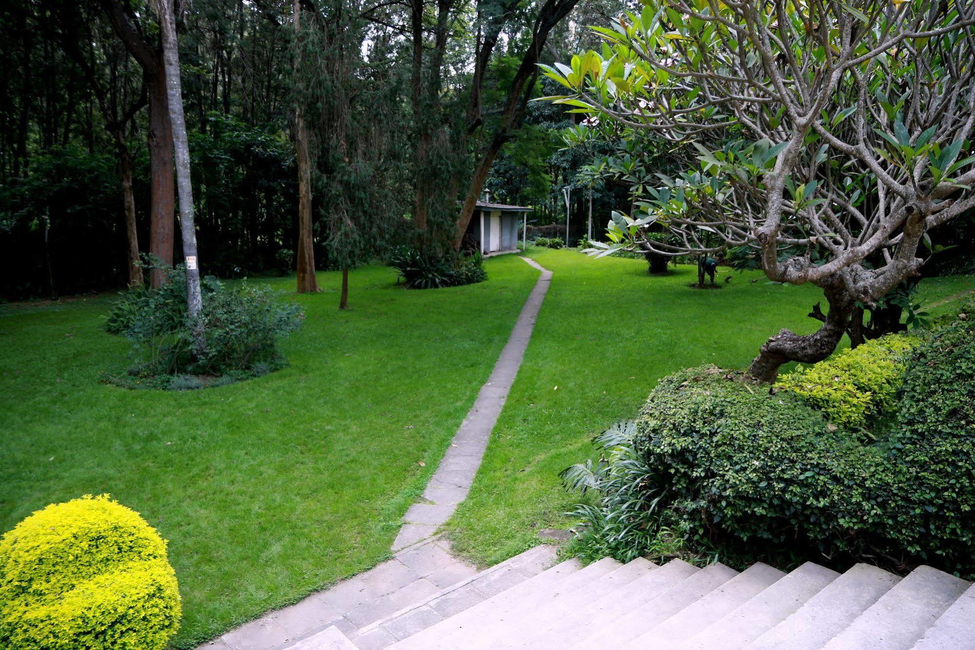 Equator Hotel Arusha Exterior photo